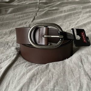 *AVAIL TIL 9/15* Levi’s brown leather belt, size XS, new with tags